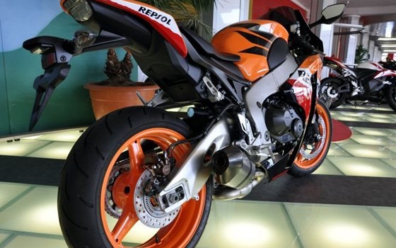 Umgebautes Motorrad Honda CBR1000RR Fireblade von Auto- und Motorradhaus M&S Automobile GmbH - Bild 2