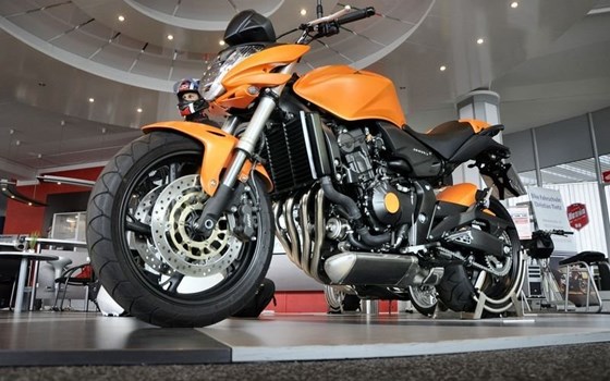 Umgebautes Motorrad Honda CB 600 F Hornet von Auto- und Motorradhaus M&S Automobile GmbH - Bild 2