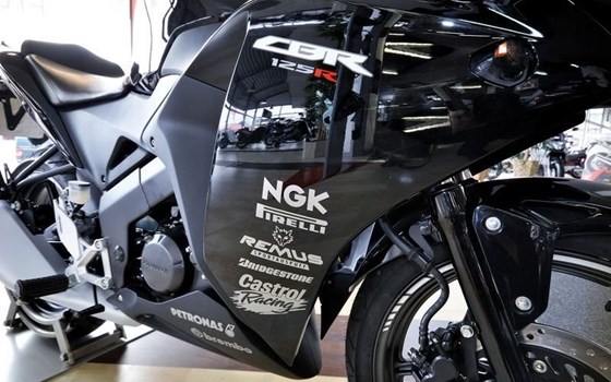 Umgebautes Motorrad Honda CBR 125 R von Auto- und Motorradhaus M&S Automobile GmbH - Bild 2