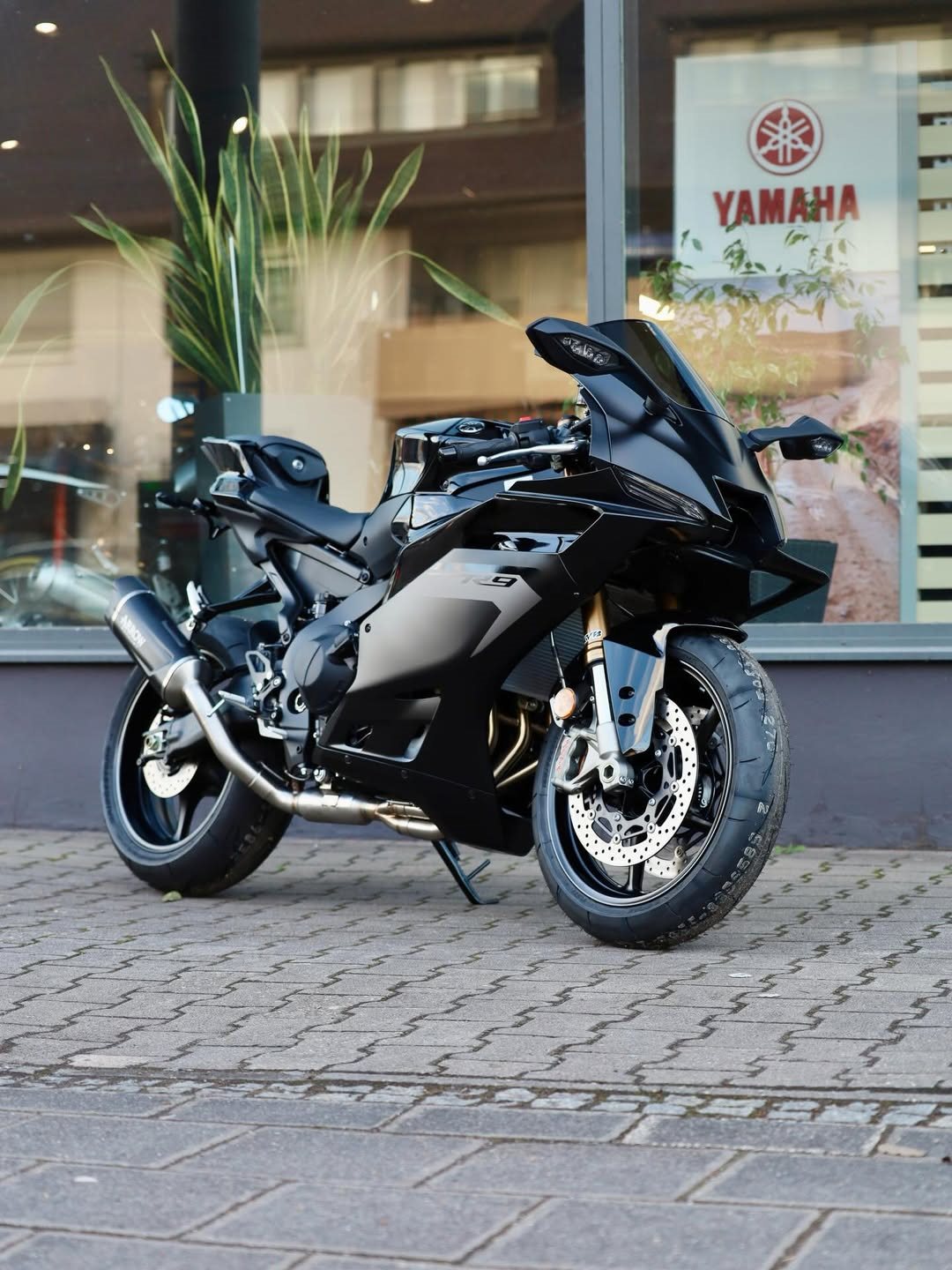Yamaha R9 