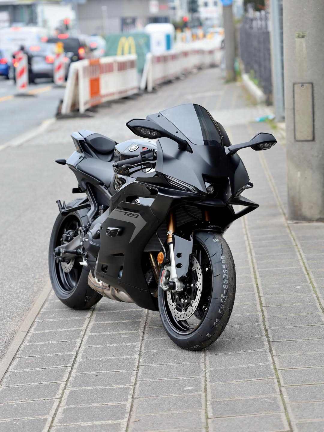 Yamaha R9 
