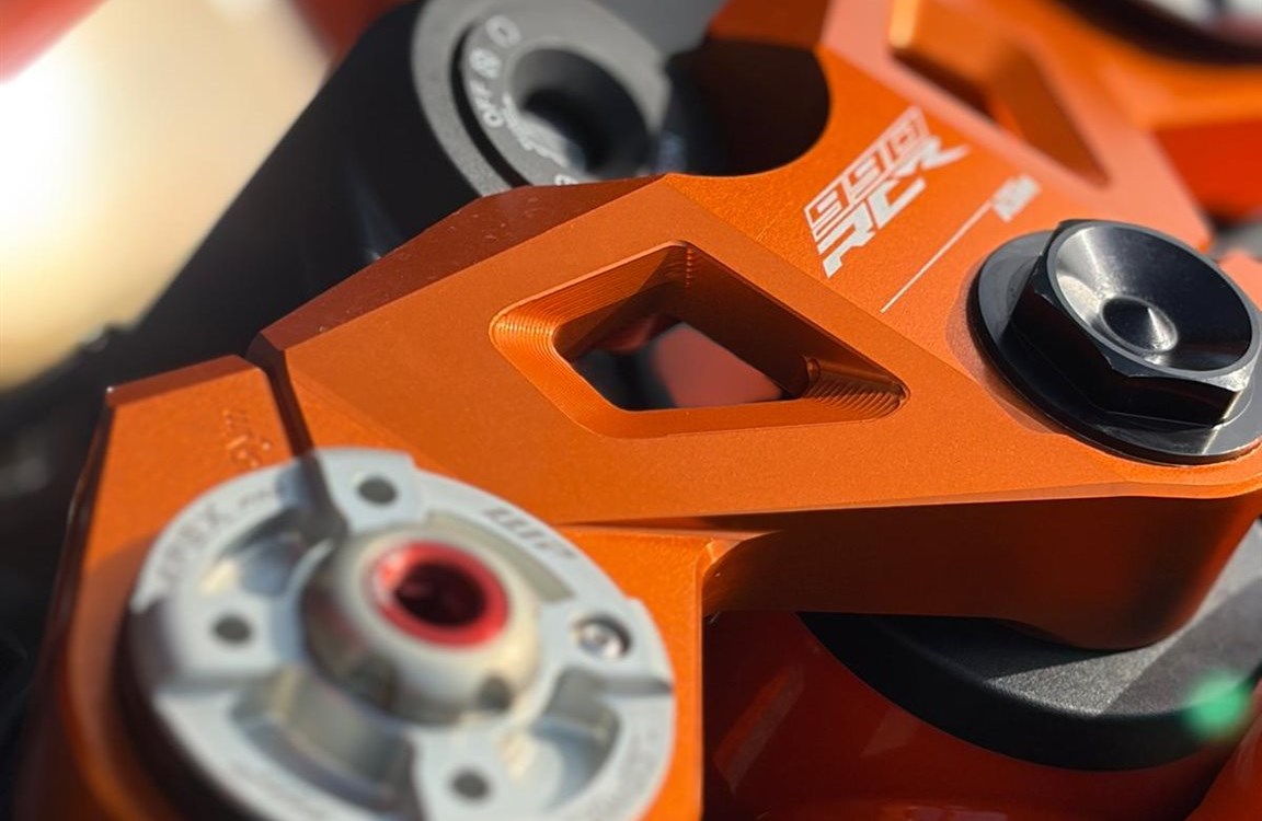 Umbgebautes Motorrad KTM 990 RC R