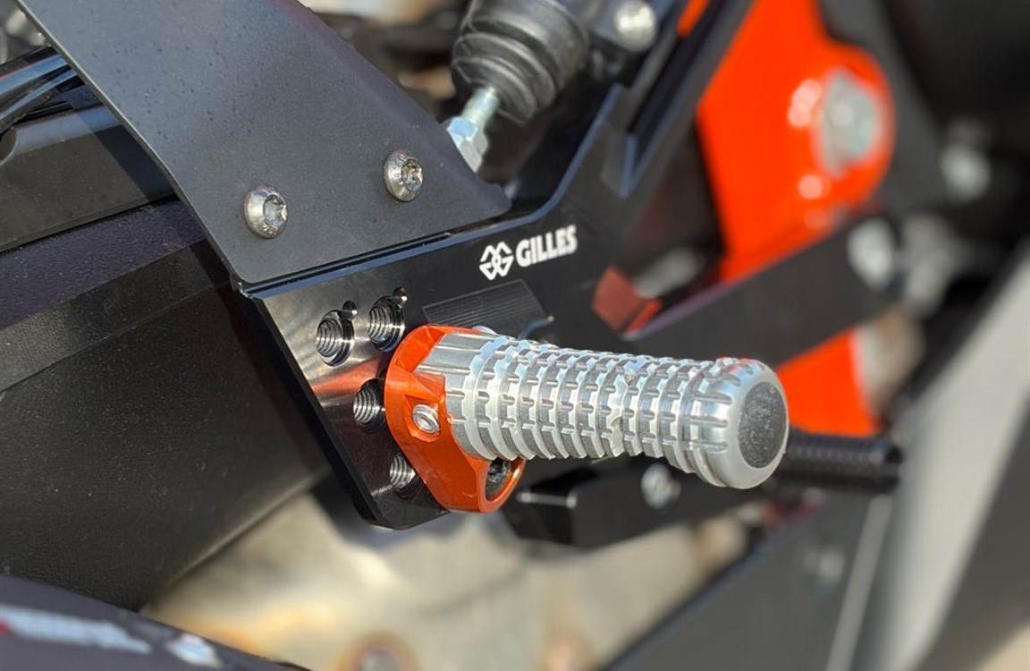 Umbgebautes Motorrad KTM 990 RC R