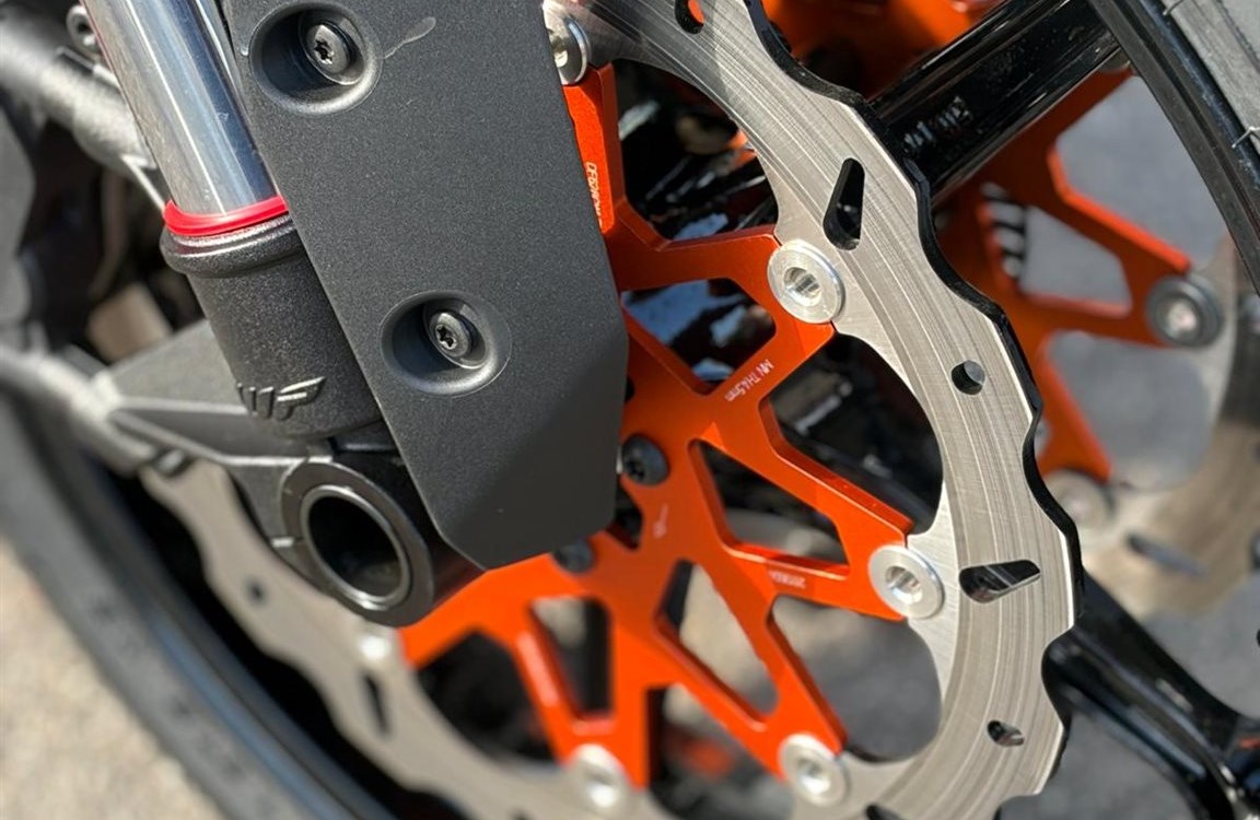 Umbgebautes Motorrad KTM 990 RC R