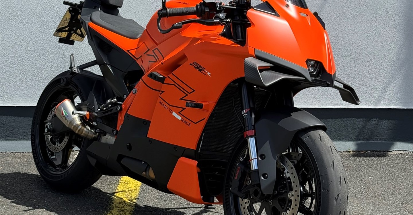 Umbgebautes Motorrad KTM 990 RC R