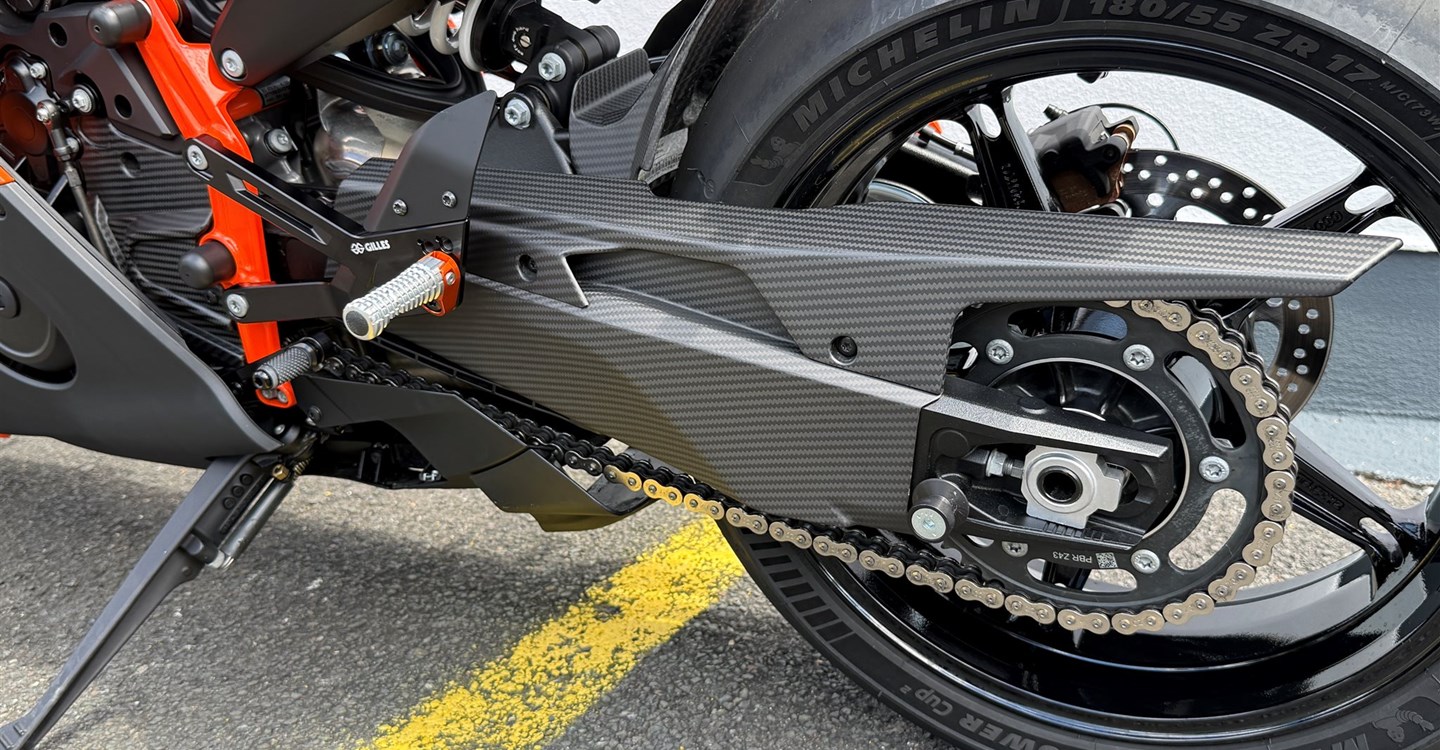 Umbgebautes Motorrad KTM 990 RC R