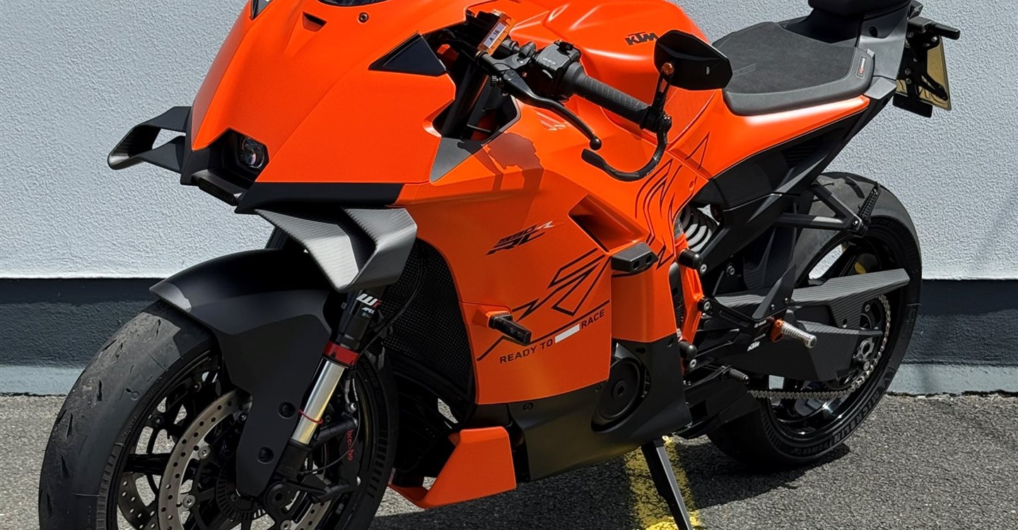 Umbgebautes Motorrad KTM 990 RC R