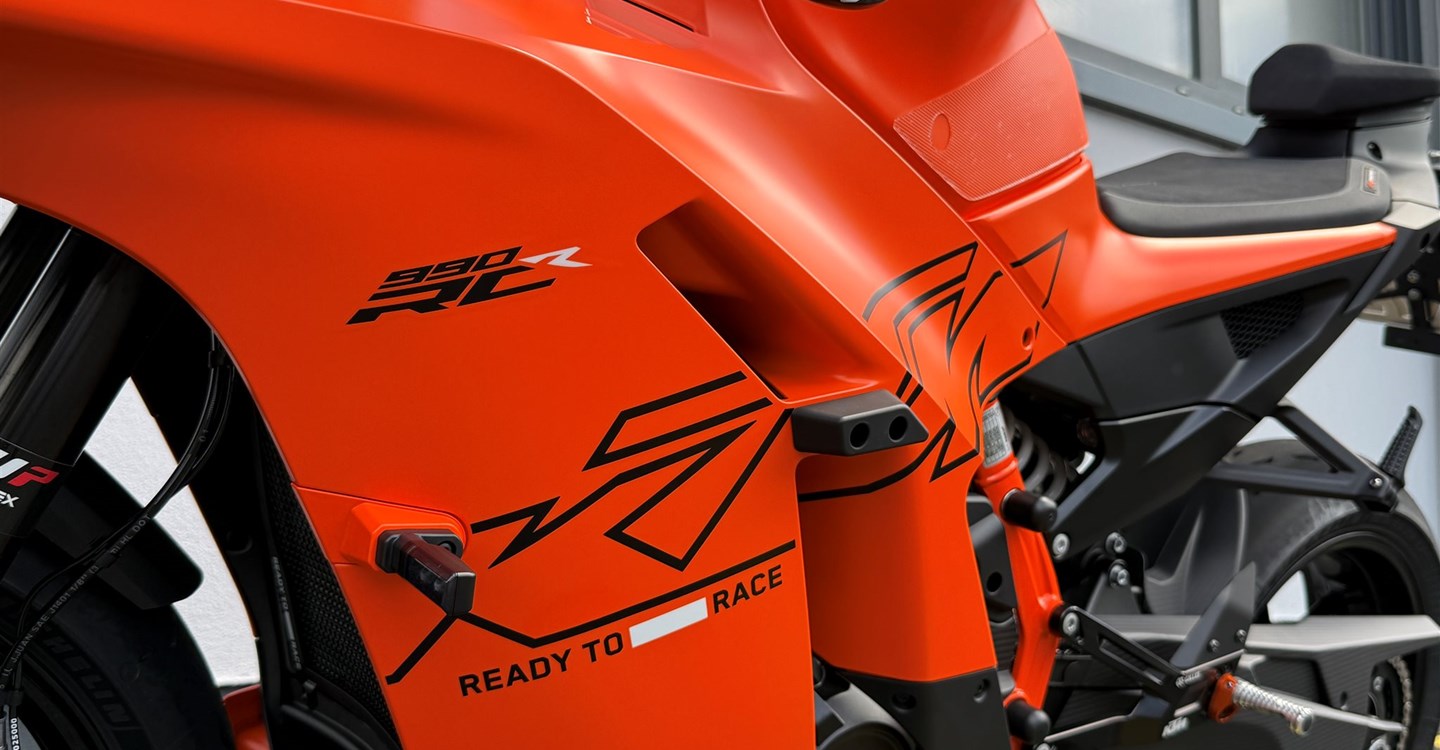 Umbgebautes Motorrad KTM 990 RC R