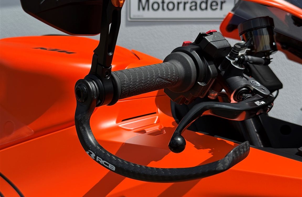 Umbgebautes Motorrad KTM 990 RC R