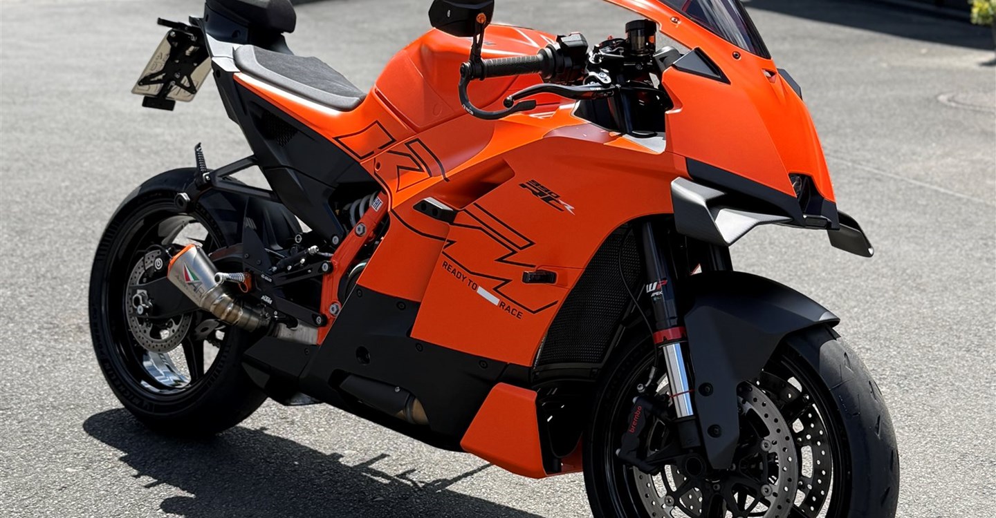 Umbgebautes Motorrad KTM 990 RC R