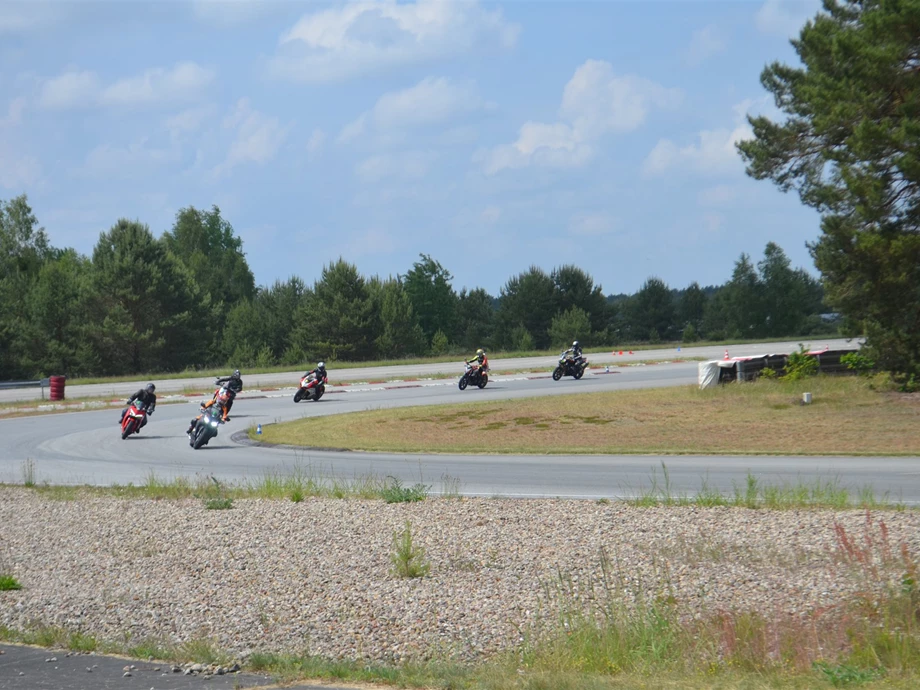 Rennstreckentraining / Fahrsicherheitstraining  Bild 5: Rennstreckentraining / Fahrsicherheitstraining