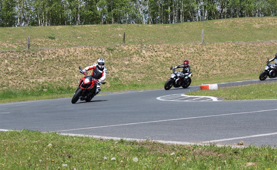 10. Kurventraining am Erzgebirgsring Bild 6: 10. Kurventraining am Erzgebirgsring