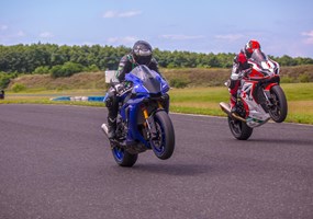 Buchungsstart Trackdays 2021  Die Termine 2021 sind ab 1. Dezember auf www.1000PS.com buchbar. Auch 2021 wieder mit der gleichen Buchungsmaschine. Das erste Ticket ist am bill ...