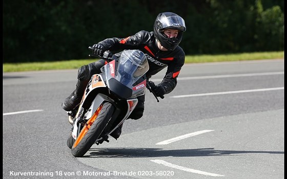 Kurventraining 2022 Motorrad Briel - Bild 6