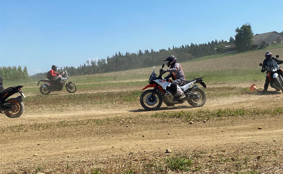 Enduro Kurs für Reiseenduro, Enduro, Freeride | 16.08.2023 Bild 4: Enduro Kurs für Reiseenduro, Enduro, Freeride | 16.08.2023