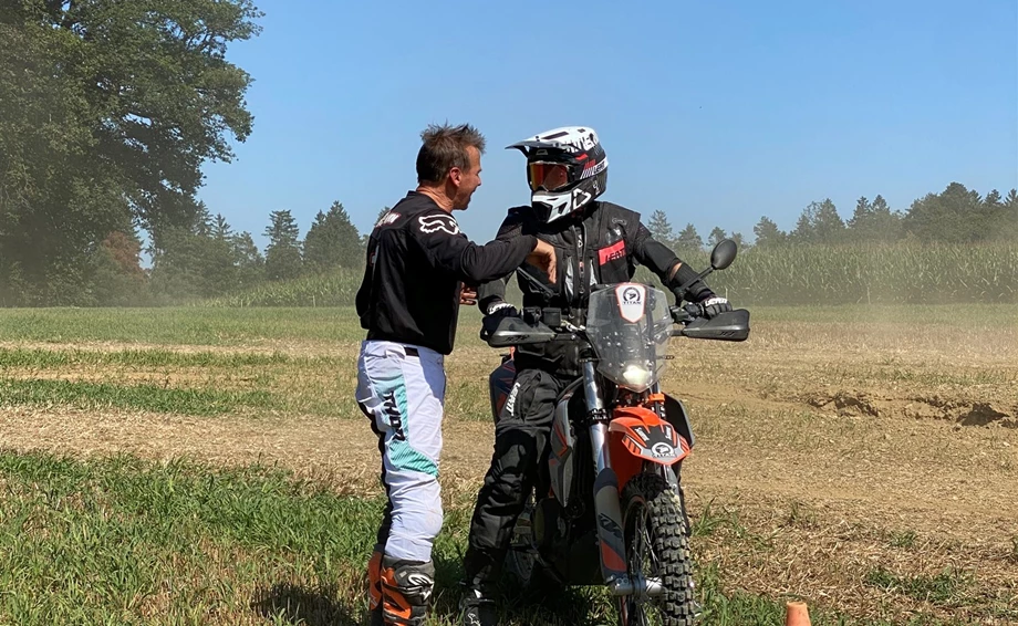 Enduro Kurs für Reiseenduro, Enduro, Freeride | 16.08.2023 Bild 5: Enduro Kurs für Reiseenduro, Enduro, Freeride | 16.08.2023