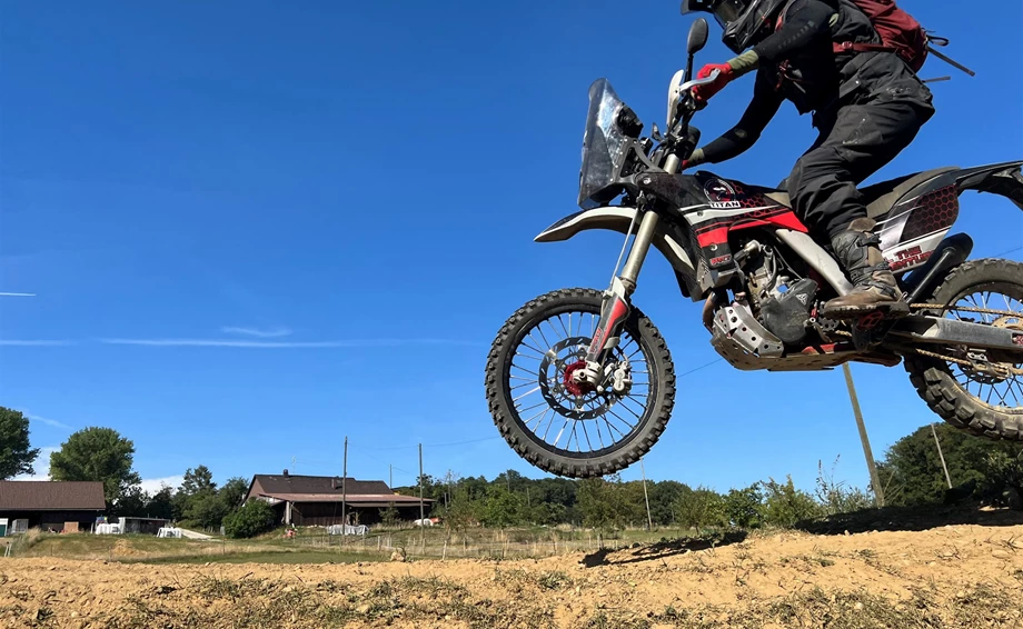 Enduro Kurs für Reiseenduro, Enduro, Freeride | 16.08.2023 Bild 6: Enduro Kurs für Reiseenduro, Enduro, Freeride | 16.08.2023