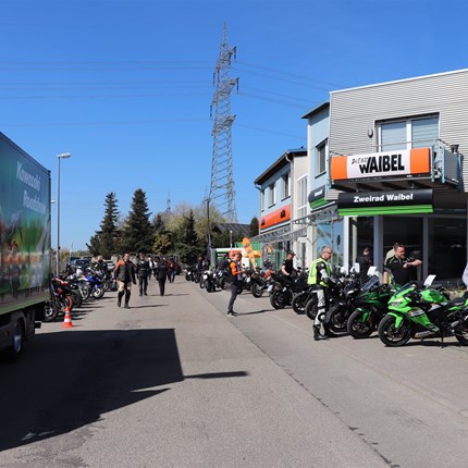 Saisonfest | Drachenfest | Orange Day | Kawasaki Roadshow  Am 12.4. und 13.4. von 10-17 Uhr findet unser Saisonfest (Drachenfest, Orange Day, Tag der offenen Tür) statt. Zusammen mit unseren Nachbarn vera ...