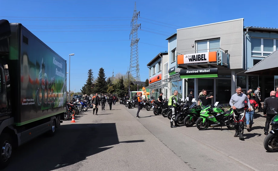 Saisonfest | Drachenfest | Orange Day | Kawasaki Roadshow Bild 1: Saisonfest | Drachenfest | Orange Day | Kawasaki Roadshow