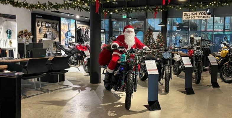 🎅 Nikolaustag bei Triumph München – Glühwein, Specials & Sale 🎄