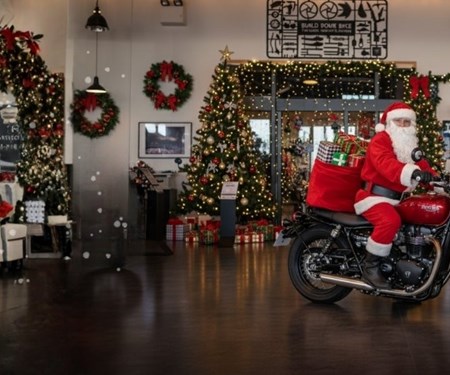 Motorrad Termin 🎅 Nikolaustag bei Triumph Augsburg – Glühwein, Winterflair & Sale 🎄