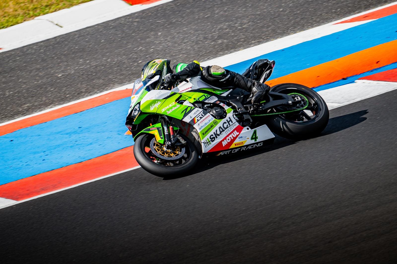 Rennstrecken Training bei Triple MMM Most