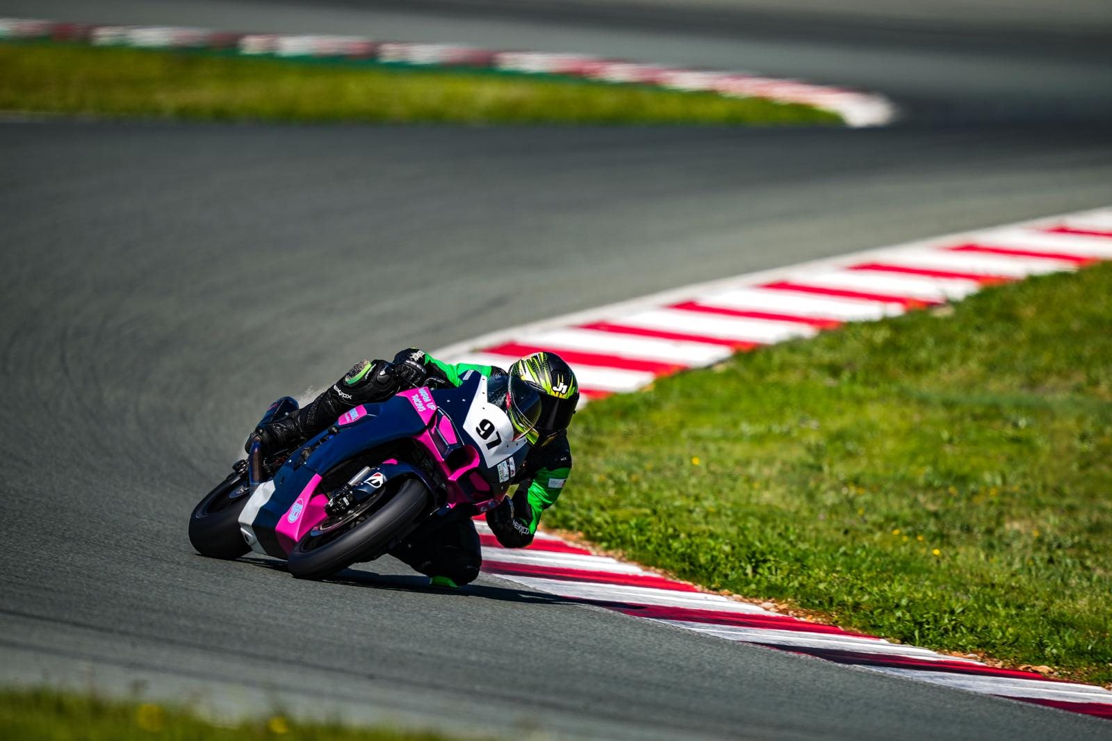 Rennstrecken Training mit Triple MMM Most