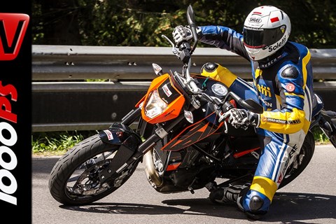 KTM 690 Duke Test 2016 | Motorrad Quartett | Action, Onboard, Details