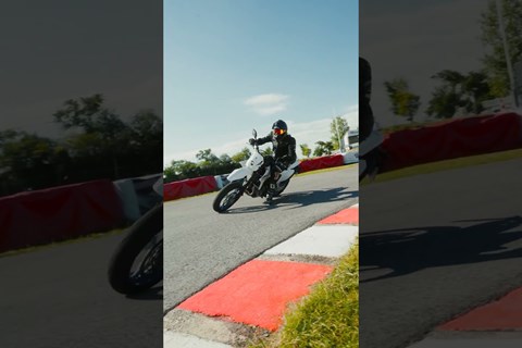 wie gemacht für die Supermoto Strecke? #suzukidr4zsm #continental