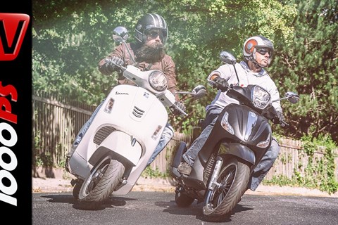 Vespa GTS 300ie Super vs Piaggio Beverly 300ie Police - Roller Vergleichs Test 2016