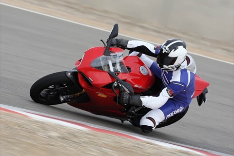 Ducati 1199 Panigale S First-Test & Fahrerimpressionen