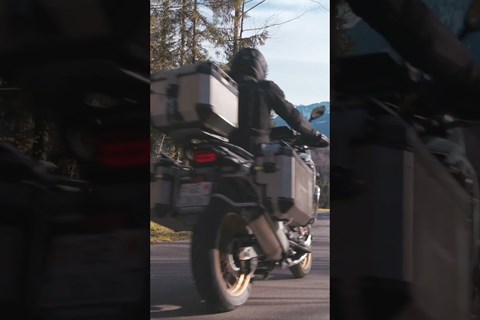 mit der Honda Africa Twin Adventure Sports durch die 🇨🇭 #shorts #honda