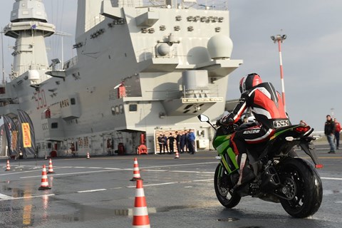 Pirelli Angel GT Test Flugzeugträger Nardo