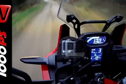 Honda Africa Twin 2016 | Offroad Wahnsinn - mit 150 km/h durch den Wald (Eng subs)
