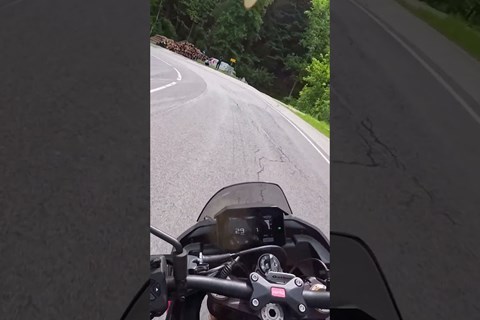 Wenn die TuonoV4 zur Supermoto wird #drift #apriliatuonov4 #aprilia