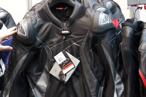 Xajo Spyke Bekleidung