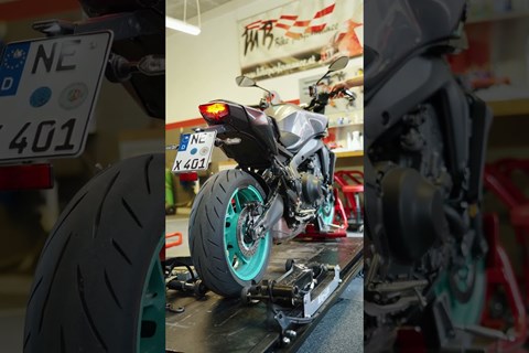 Lohnt sich die Akrapovic Komplettanlage noch??! #shorts #yamahamt09