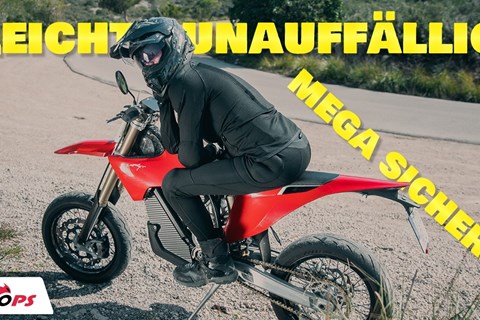 Unsichtbarer Schutz für Motorradfahrer! - AAA-Wunderwäsche von Bowtex im Test