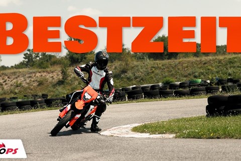 KTM 390 SMC-R auf der Supermoto Strecke im Rundenzeit Check