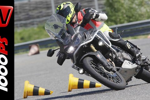 Honda Africa Twin 2016 Dauertest | 33.333 km - Sturz - Fußrasten streifen