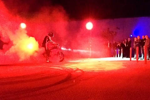 BMW S1000R 2014 Burnout Show & Sound *Mobilephone-Cam*