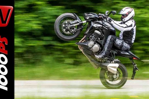 Kawasaki Z1000 Stunts | StuntFriday Action