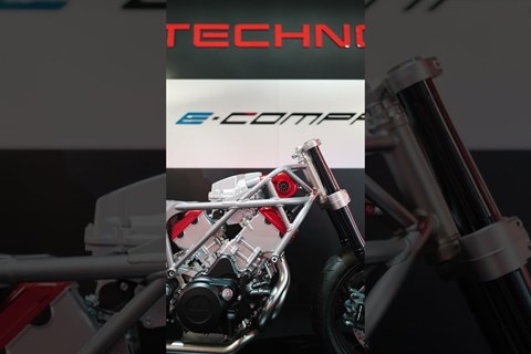 Weltneuheit ! V3 mit E-Kompressor im Motorrad #honda #eicma2024