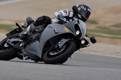 Yamaha YZF-R1 Test & Fahrerimpressionen - Onboard- Sound - Action