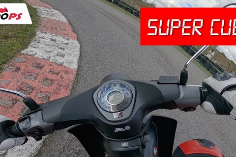 Nur Kult oder auch gut? Honda Super Cub Bestzeit auf der 1000PS Teststrecke
