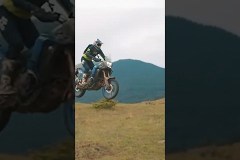 Niemals den Schwung auf der Tenere verlieren 😅 #shorts #tenere700worldraid