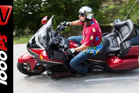2015 Honda GL 1800 Goldwing Test | 40th Anniversary Edition - ENGL Subs