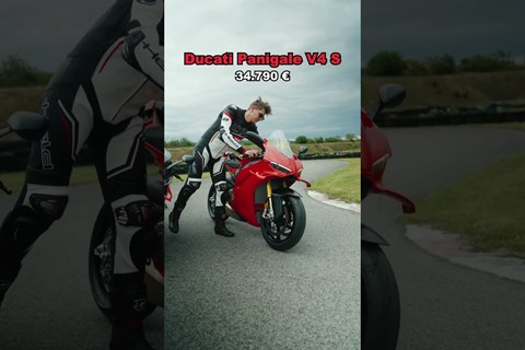 Welcher V4 klingt besser?! 🔊  #ducati #aprilia #v4