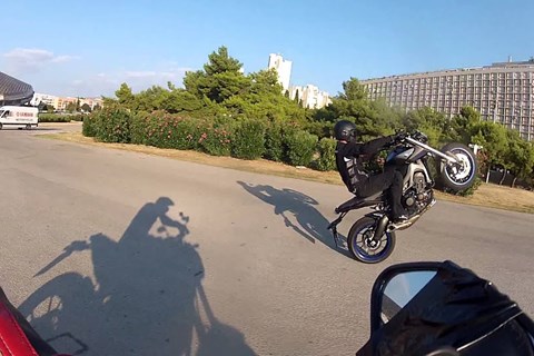 Yamaha MT-09 Wheelie