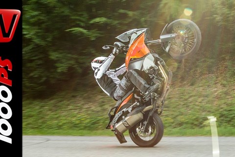 KTM 1190 Adventure - Test | 5 Meinungen - 1 Bike | Stunts, Action, Sound
